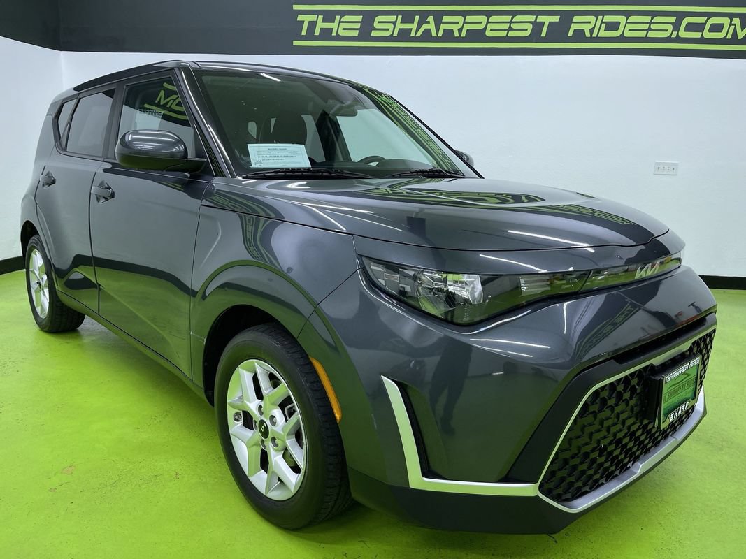 Used 2024 Kia Soul LX w/ Option Group 015 FWD image 2