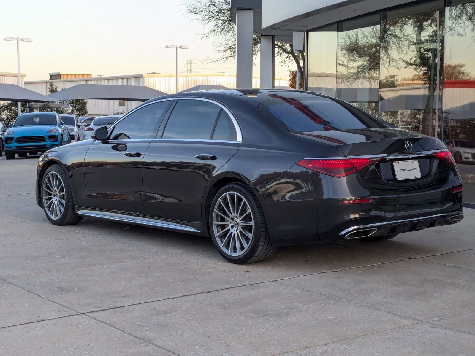 Used 2022 Mercedes-Benz S 500 4MATIC image 3