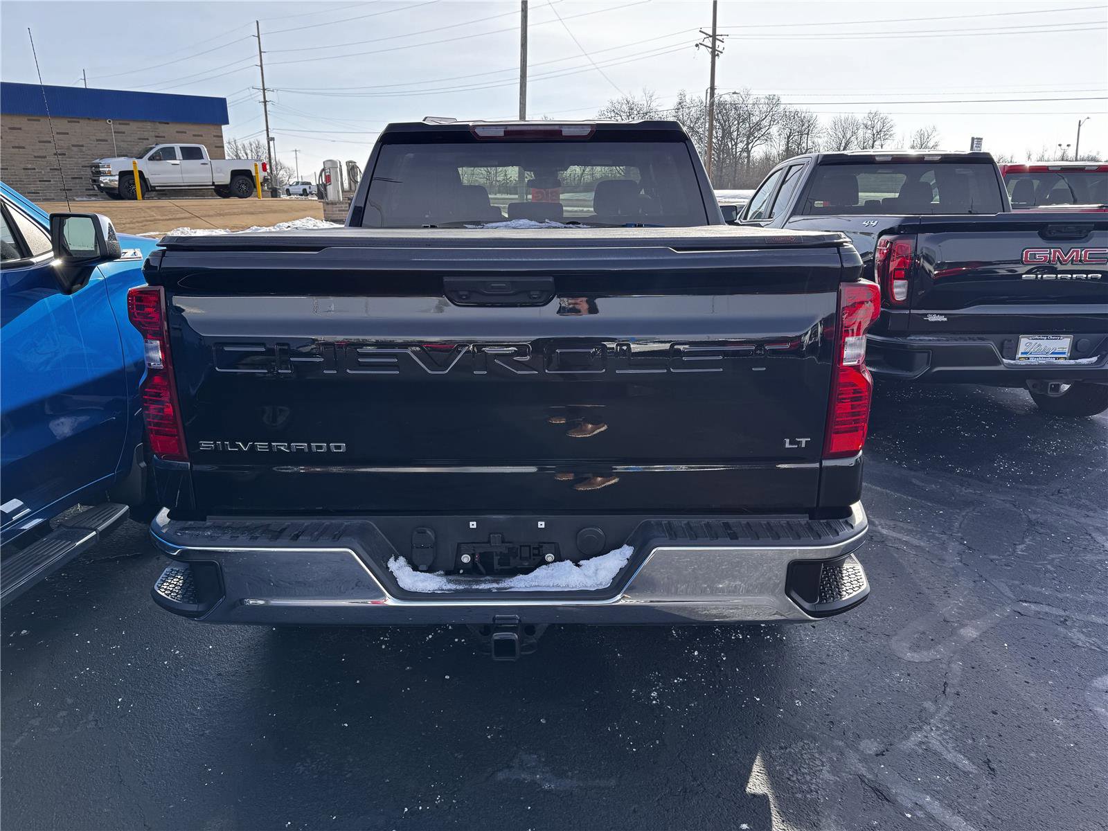 Used 2022 Chevrolet Silverado 1500 LT AWD/4WD image 3