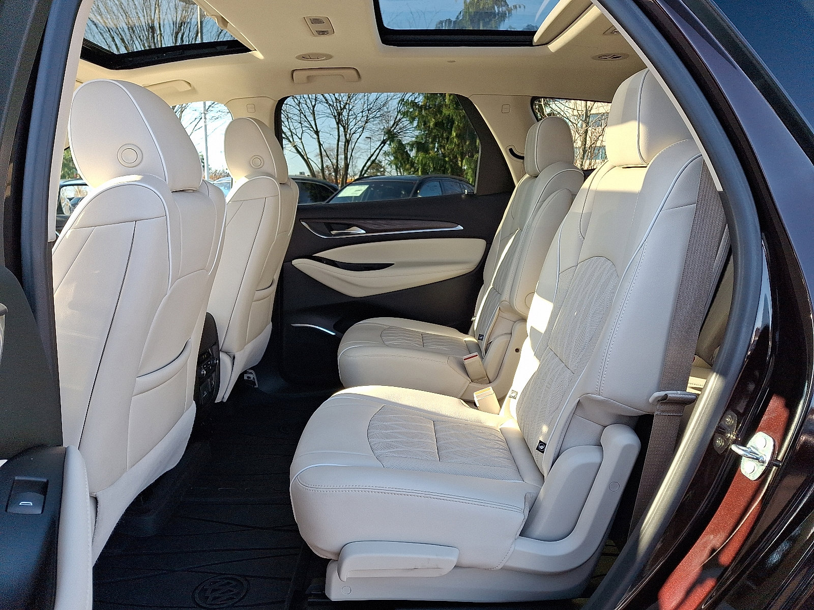 Used 2023 Buick Enclave Avenir w/ Avenir Technology Package image 10