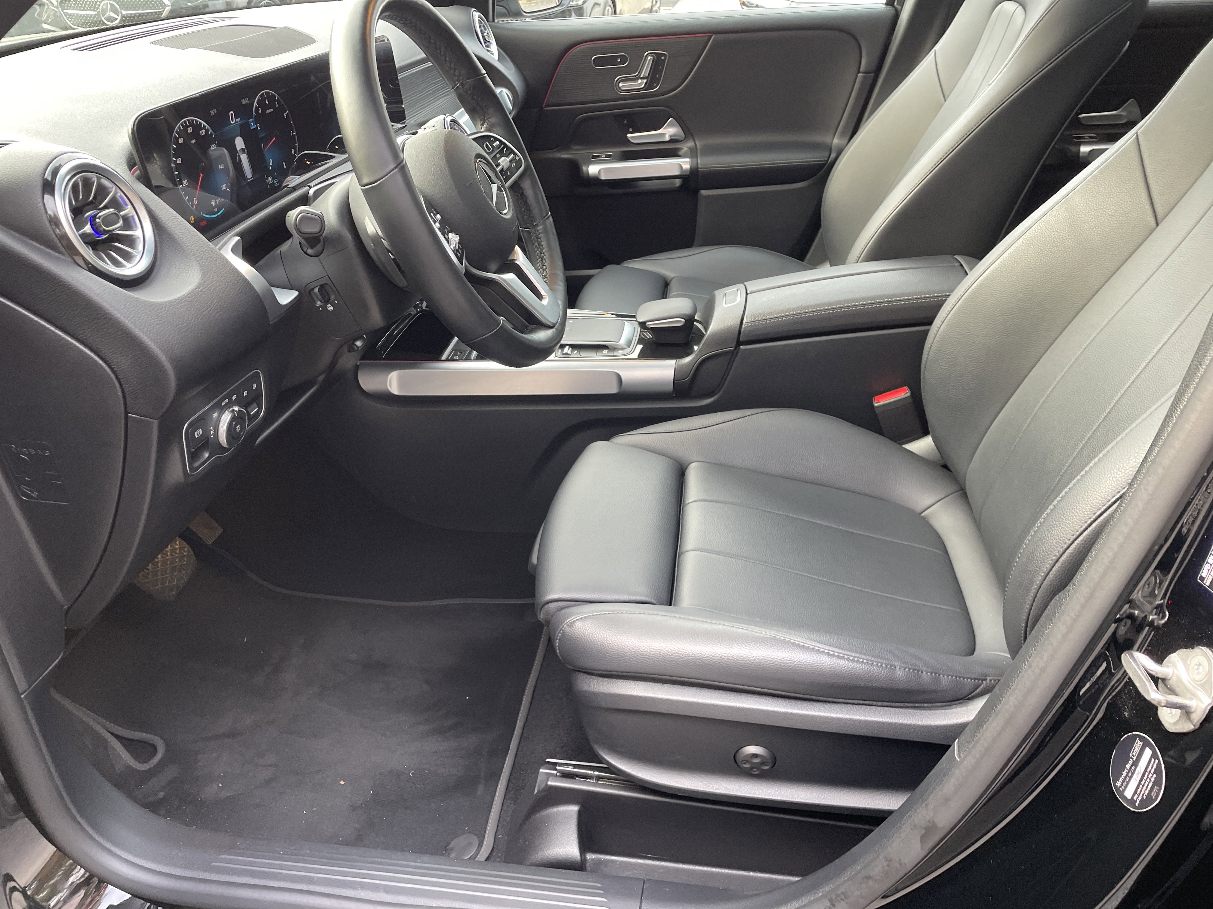 Certified 2022 Mercedes-Benz GLB 250 4MATIC image 19