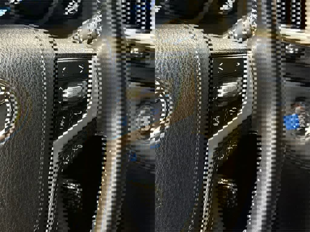 Used 2016 Toyota Land Cruiser image 27