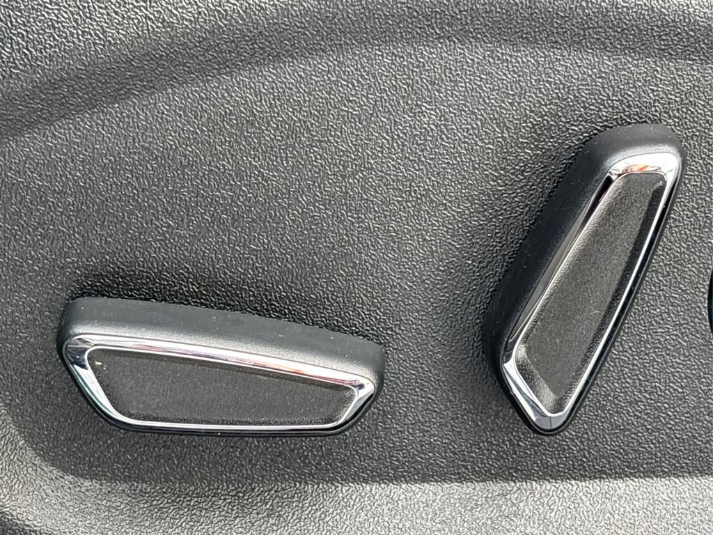 Used 2016 Ford Edge Titanium w/ Technology Package image 35