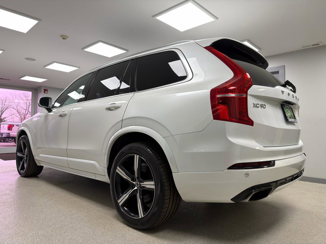 Used 2016 Volvo XC90 T6 R-Design w/ Protection Package AWD/4WD image 5