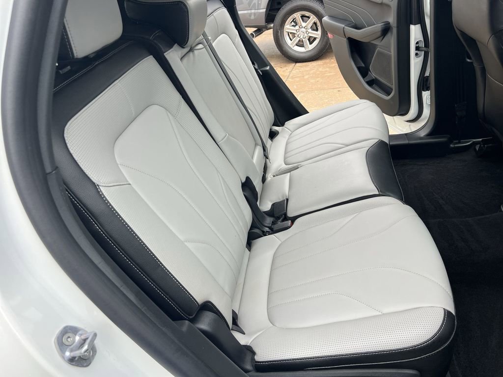 Used 2025 Ford Escape SE w/ PHEV Premium Package FWD image 24