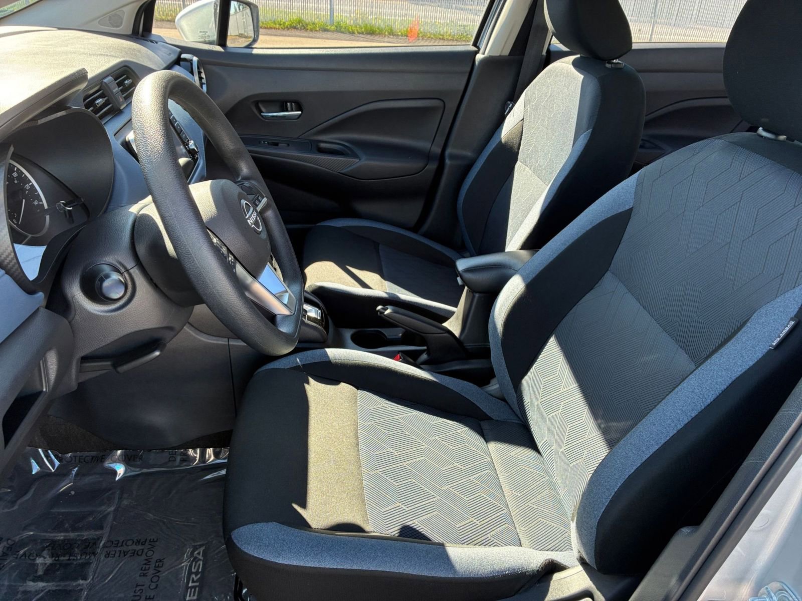 Used 2025 Nissan Versa SV FWD image 34