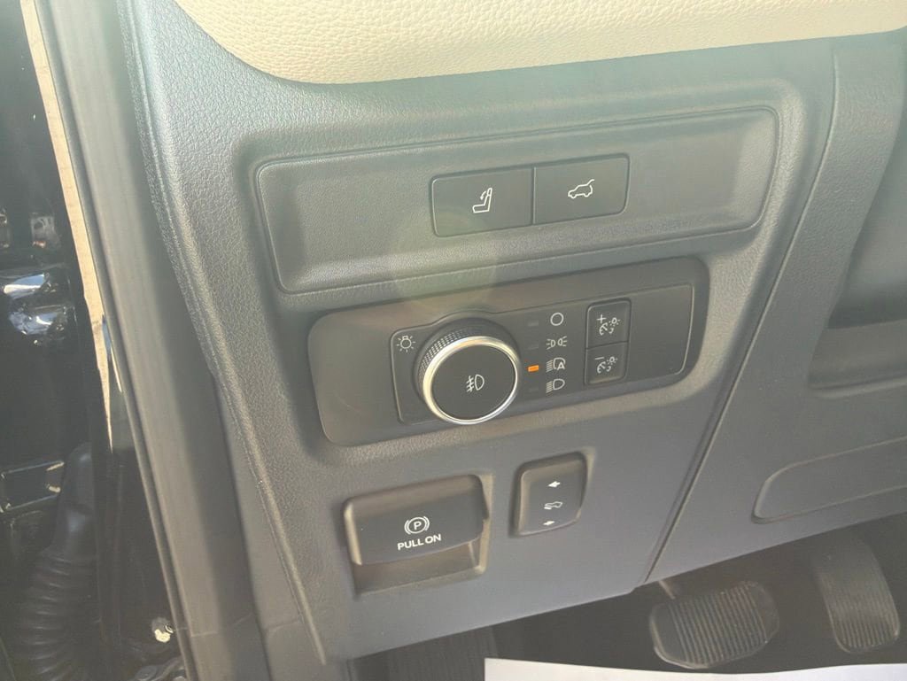 Used 2023 Ford Expedition Limited AWD/4WD image 14