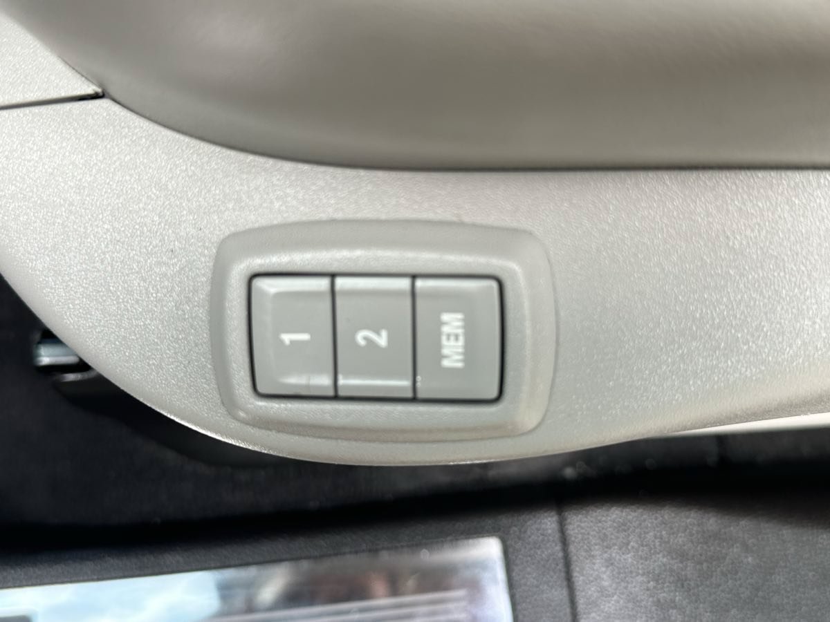 Used 2016 Cadillac SRX Luxury w/ Driver Awareness Package FWD image 24