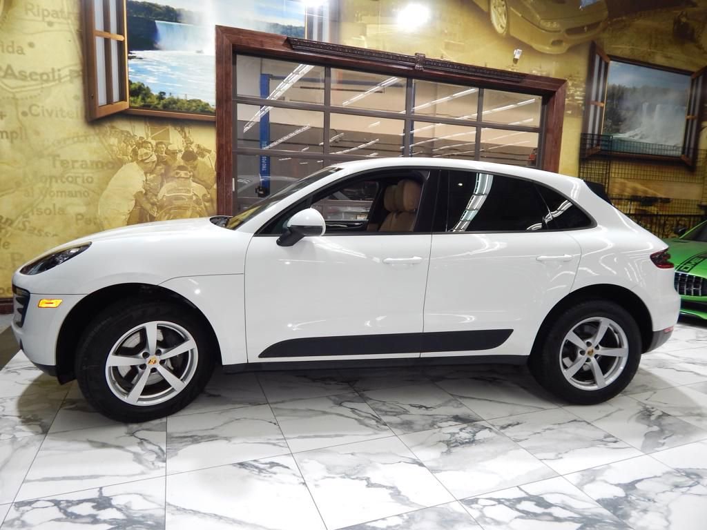Used 2018 Porsche Macan AWD/4WD image 9