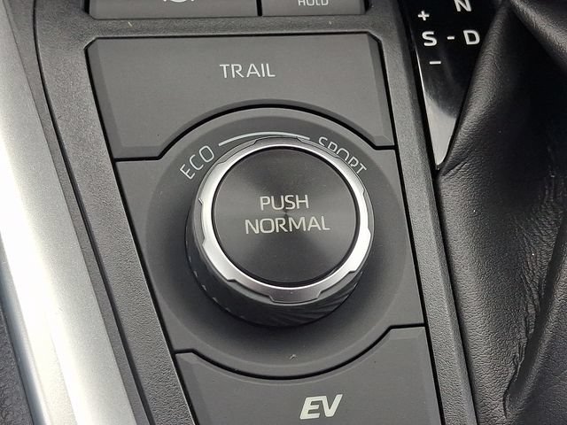 Certified 2022 Toyota RAV4 XLE Premium AWD/4WD image 29