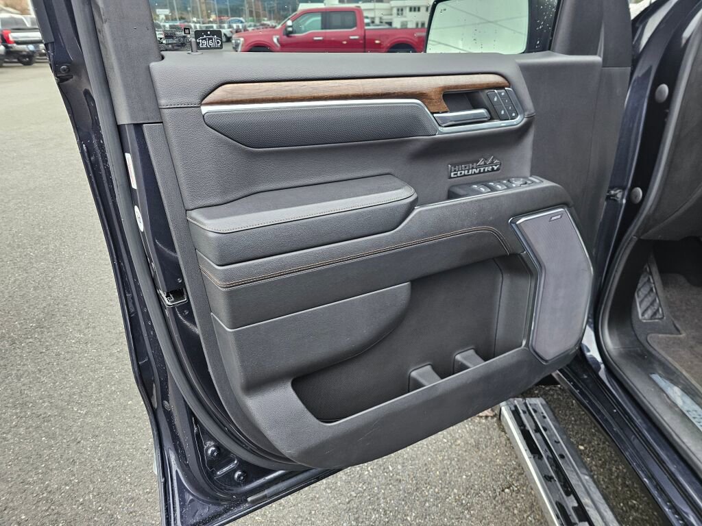 Used 2023 Chevrolet Silverado 1500 High Country w/ Technology Package AWD/4WD image 16