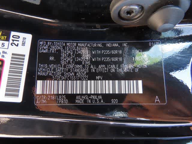 Used 2025 Toyota Sienna Platinum AWD/4WD image 34