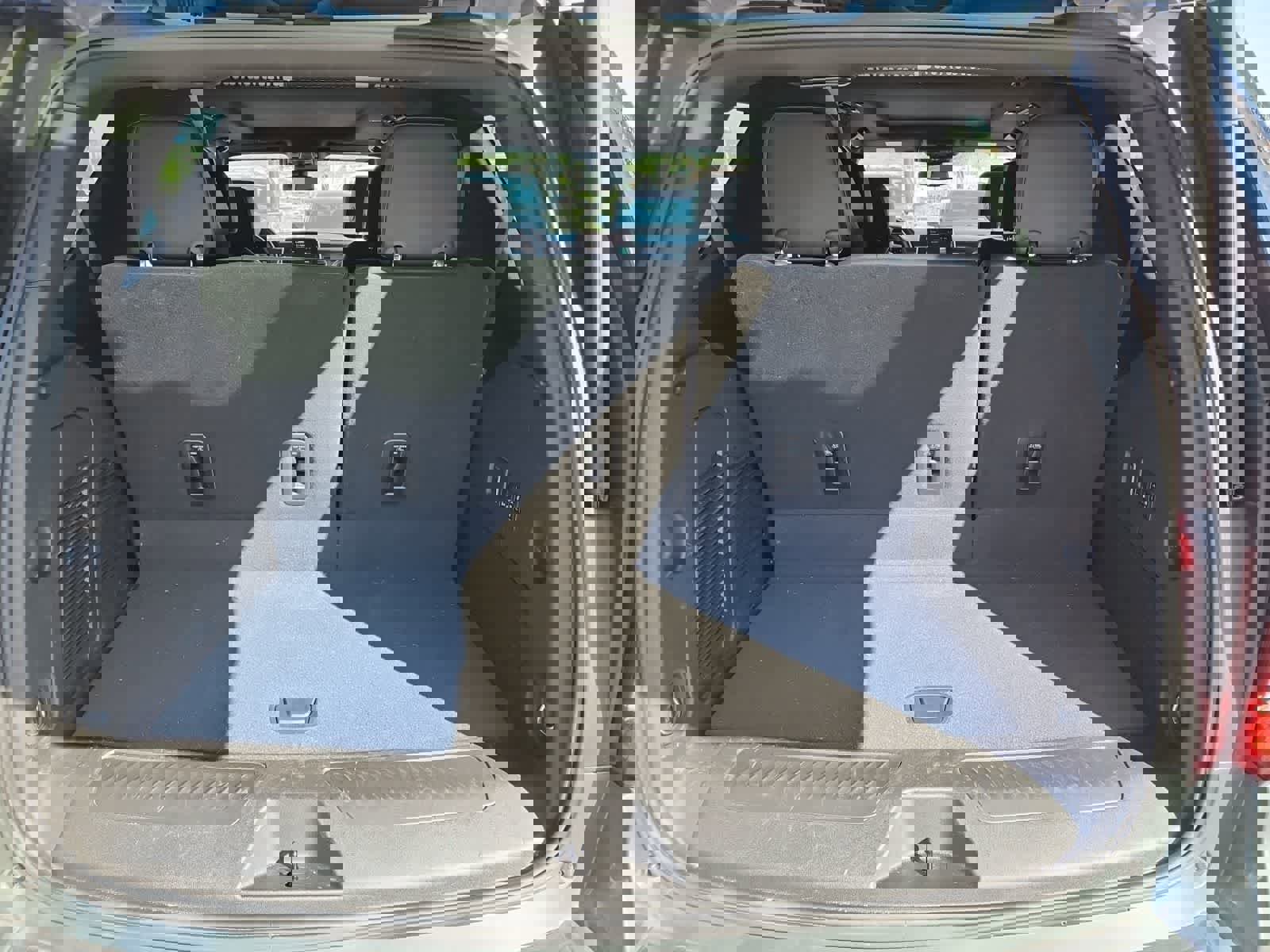 Used 2023 GMC Yukon SLT w/ SLT Premium Package image 26