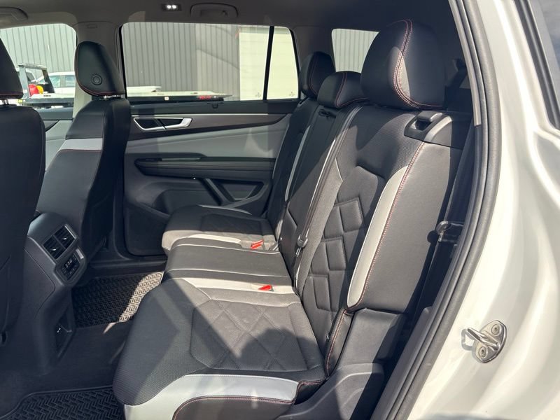 Used 2024 Volkswagen Atlas Peak Edition SEL AWD/4WD image 15