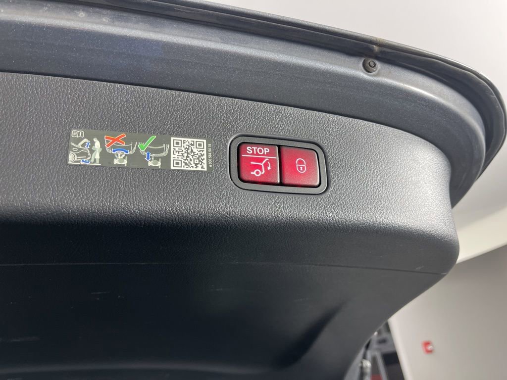 Used 2023 Mercedes-Benz GLC 300 4MATIC image 11