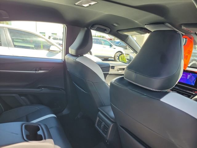 Used 2025 Toyota Camry SE w/ Convenience Package image 30
