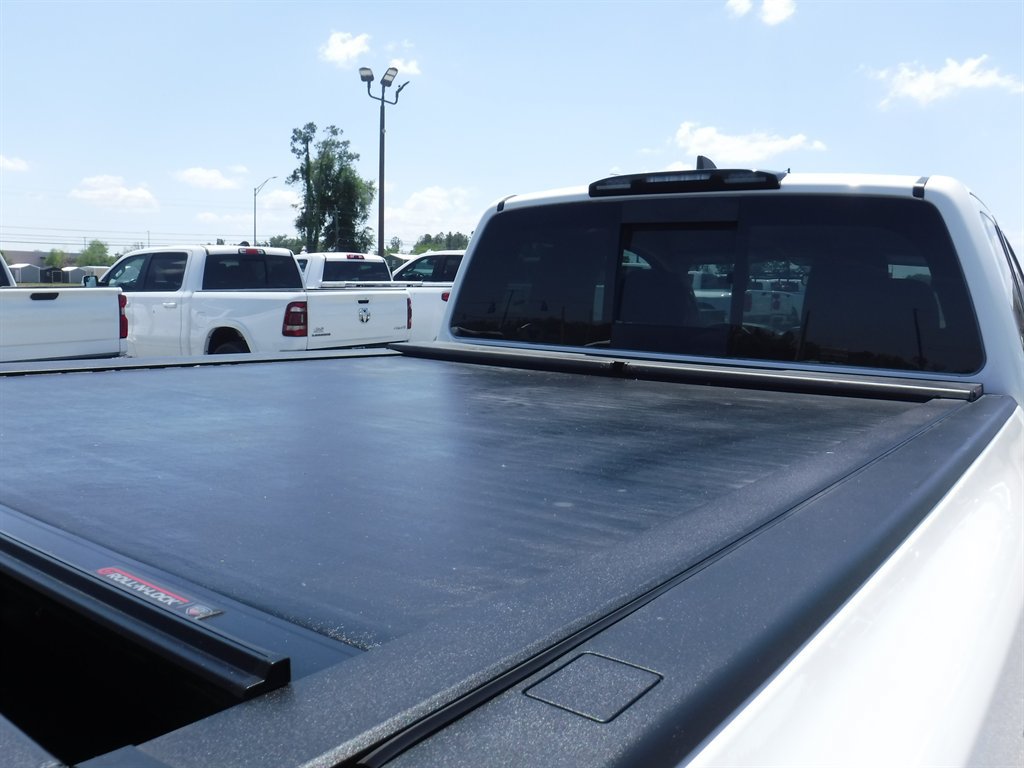 Used 2022 Nissan Titan S RWD image 5