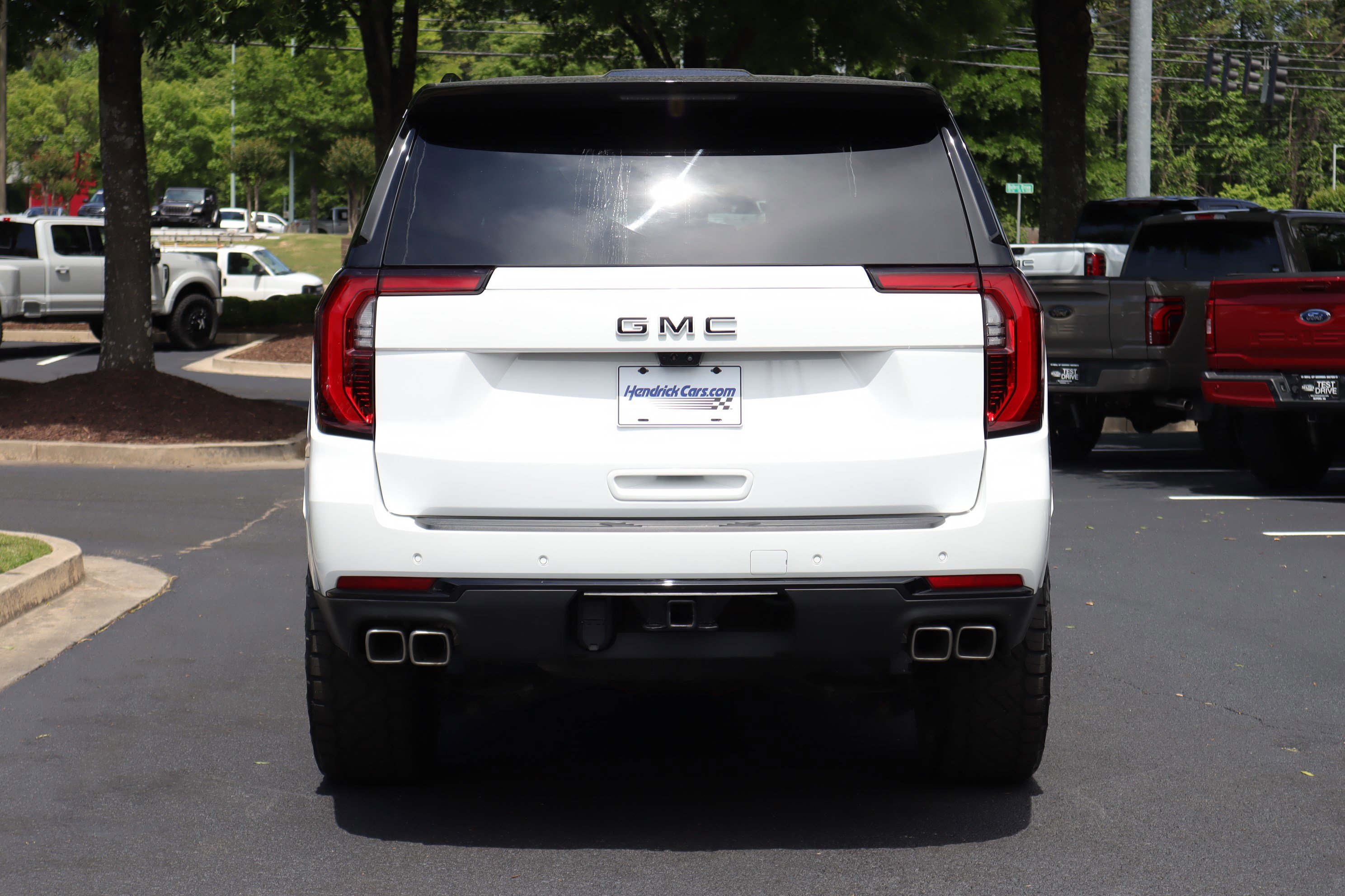 Used 2025 GMC Yukon AT4 w/ AT4 Premium Plus Package AWD/4WD image 25