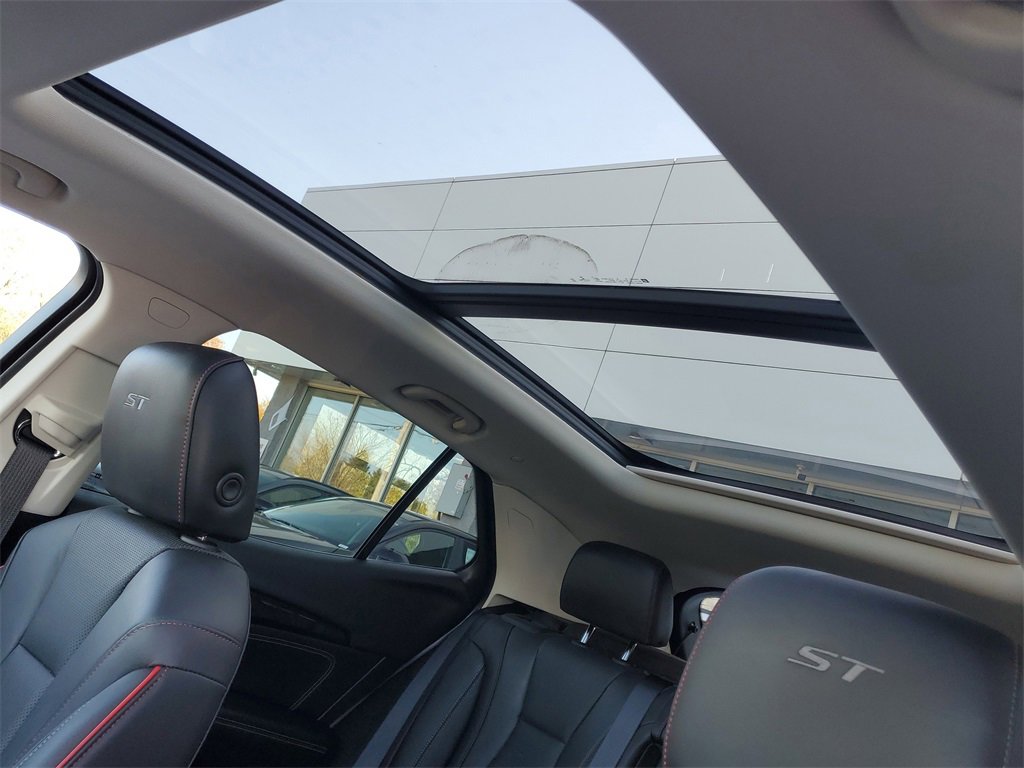 Used 2023 Buick Envision Essence w/ Sport Touring Package image 22