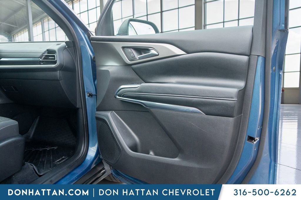 Used 2025 Chevrolet Traverse LT w/ Midnight/Sport Edition AWD/4WD image 29