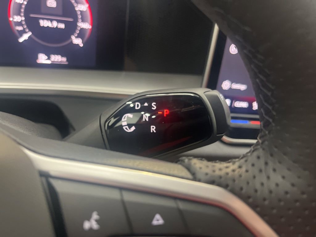 New 2026 Volkswagen Tiguan SE R-Line FWD image 22