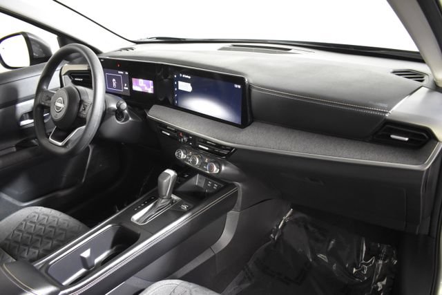 Certified 2025 Nissan Kicks SV AWD/4WD image 33