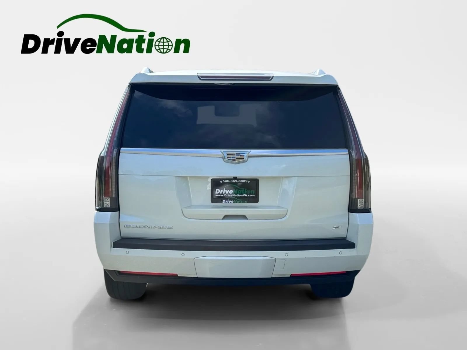Used 2015 Cadillac Escalade Platinum RWD image 6