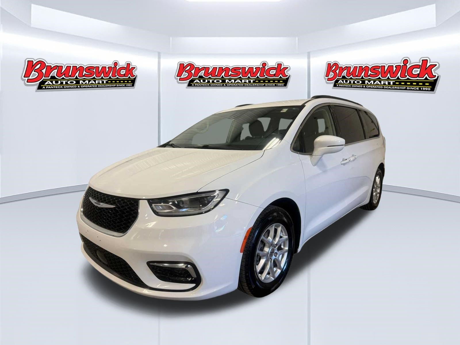 Used 2022 Chrysler Pacifica Touring-L FWD image 1