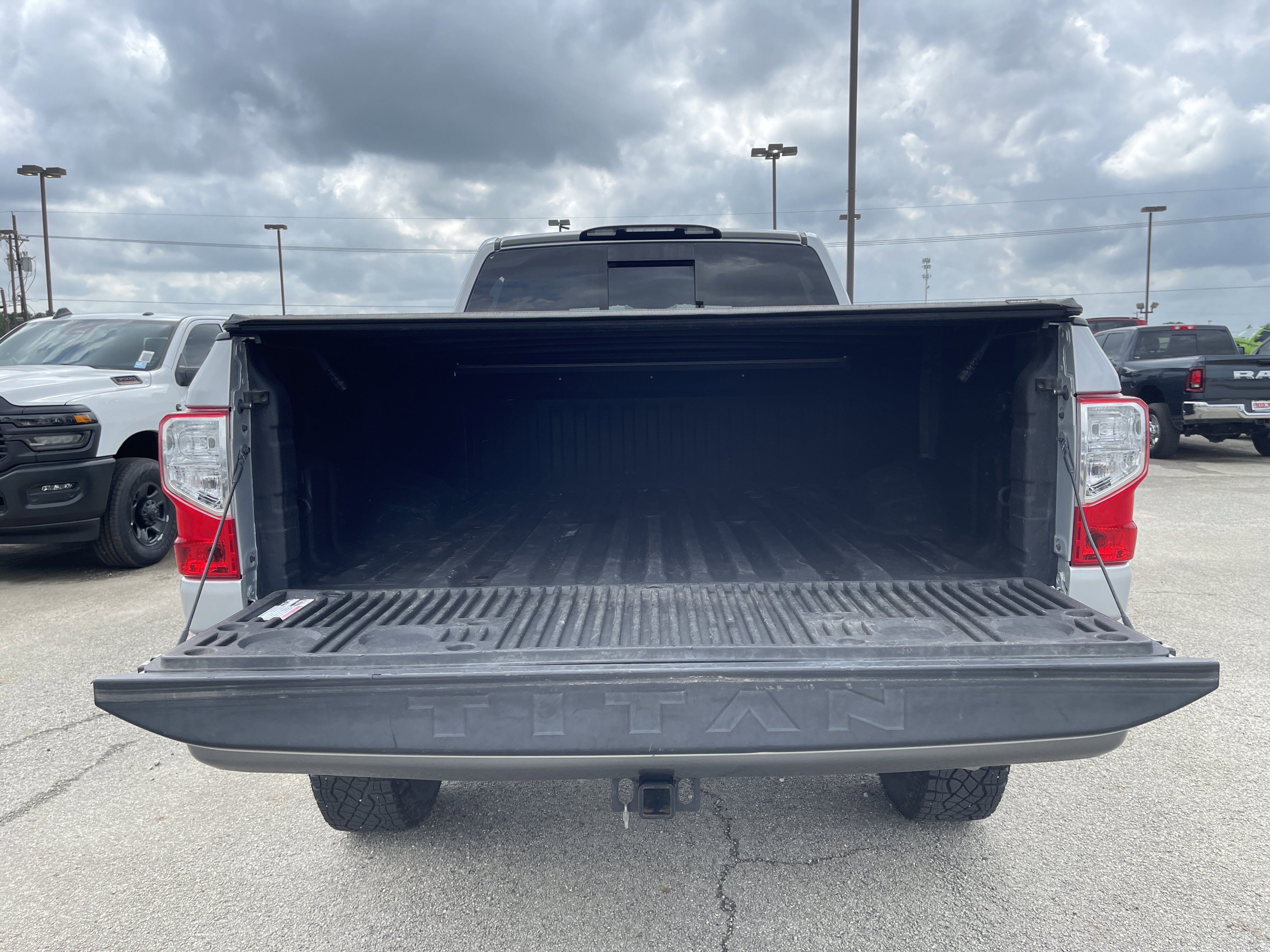 Used 2019 Nissan Titan PRO-4X AWD/4WD image 14