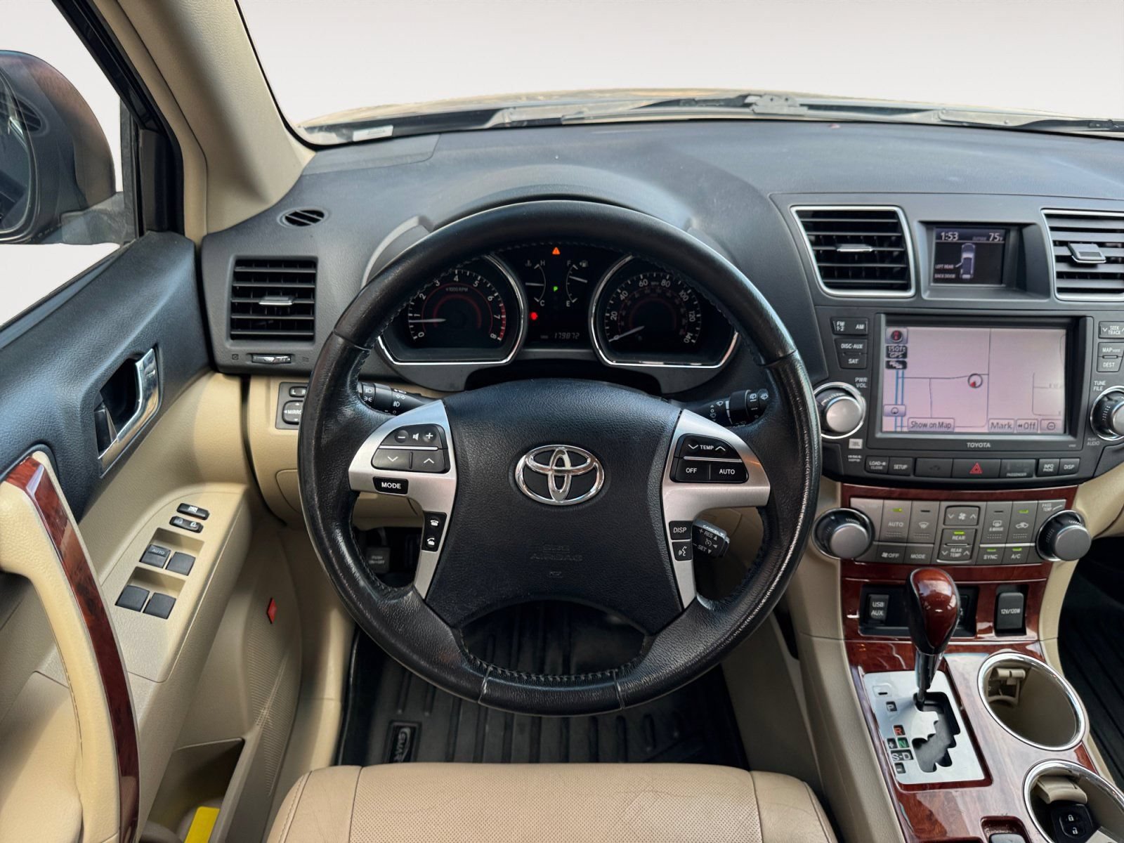 Used 2012 Toyota Highlander Limited w/ Tow Pkg AWD/4WD image 12
