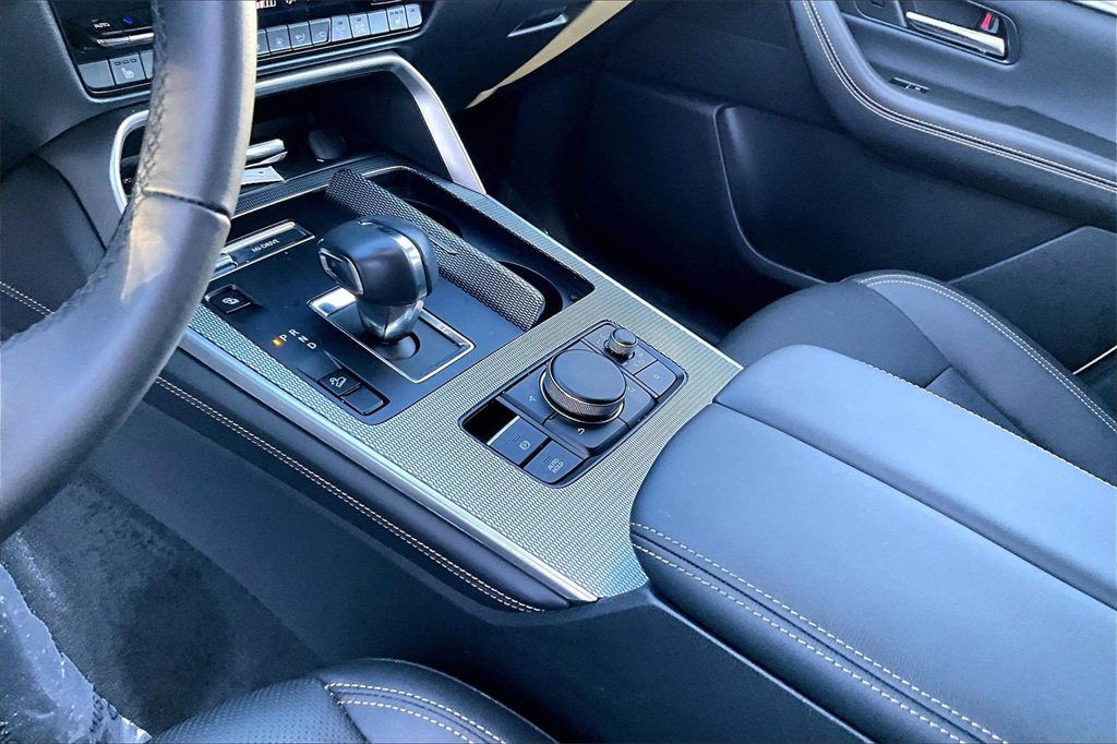 Certified 2025 MAZDA CX-70 Plug-In Hybrid w/ Premium Pkg image 10