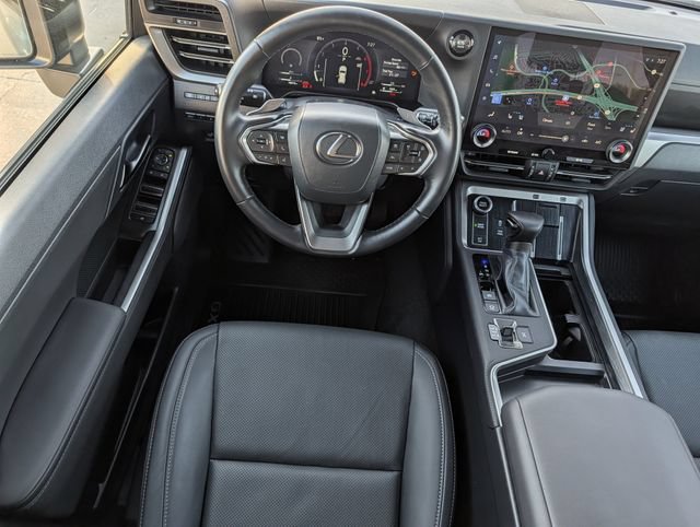 Used 2025 Lexus GX 550 w/ Accessory Package (2T) AWD/4WD image 11