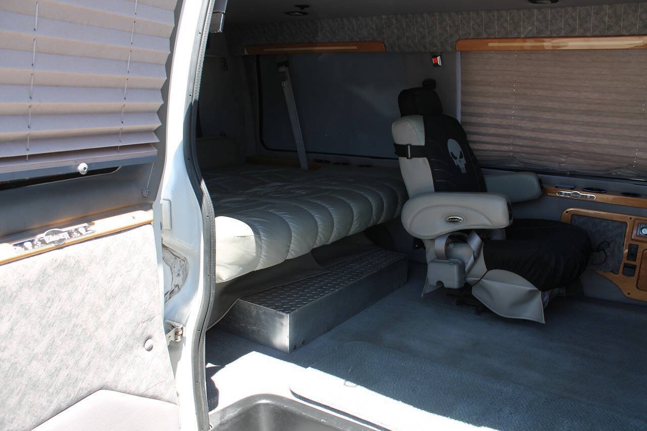 Used 2000 GMC Savana 1500 w/ Marketing Option Pkg 1SE RWD image 26