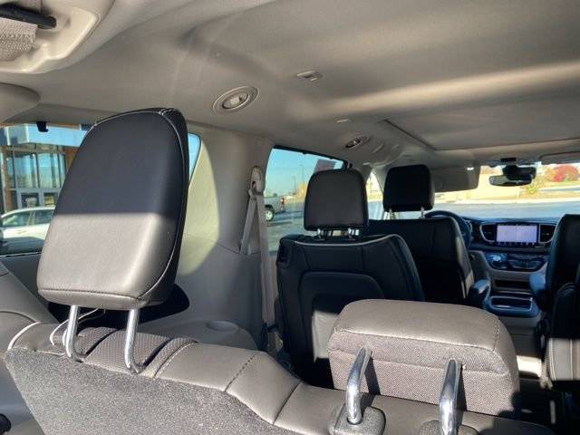 Used 2024 Chrysler Pacifica Limited image 13