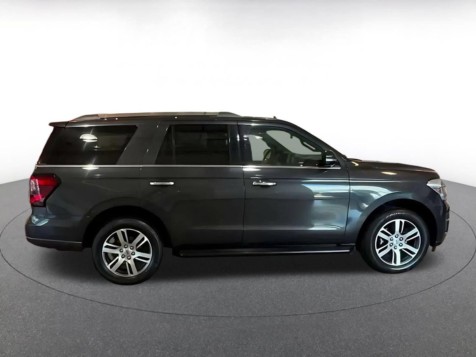 Used 2024 Ford Expedition Limited AWD/4WD image 12