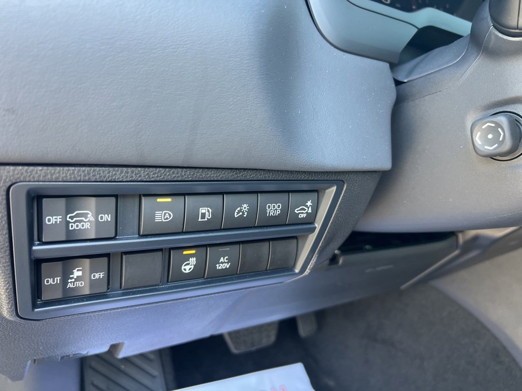 Certified 2025 Toyota Sequoia Platinum image 27