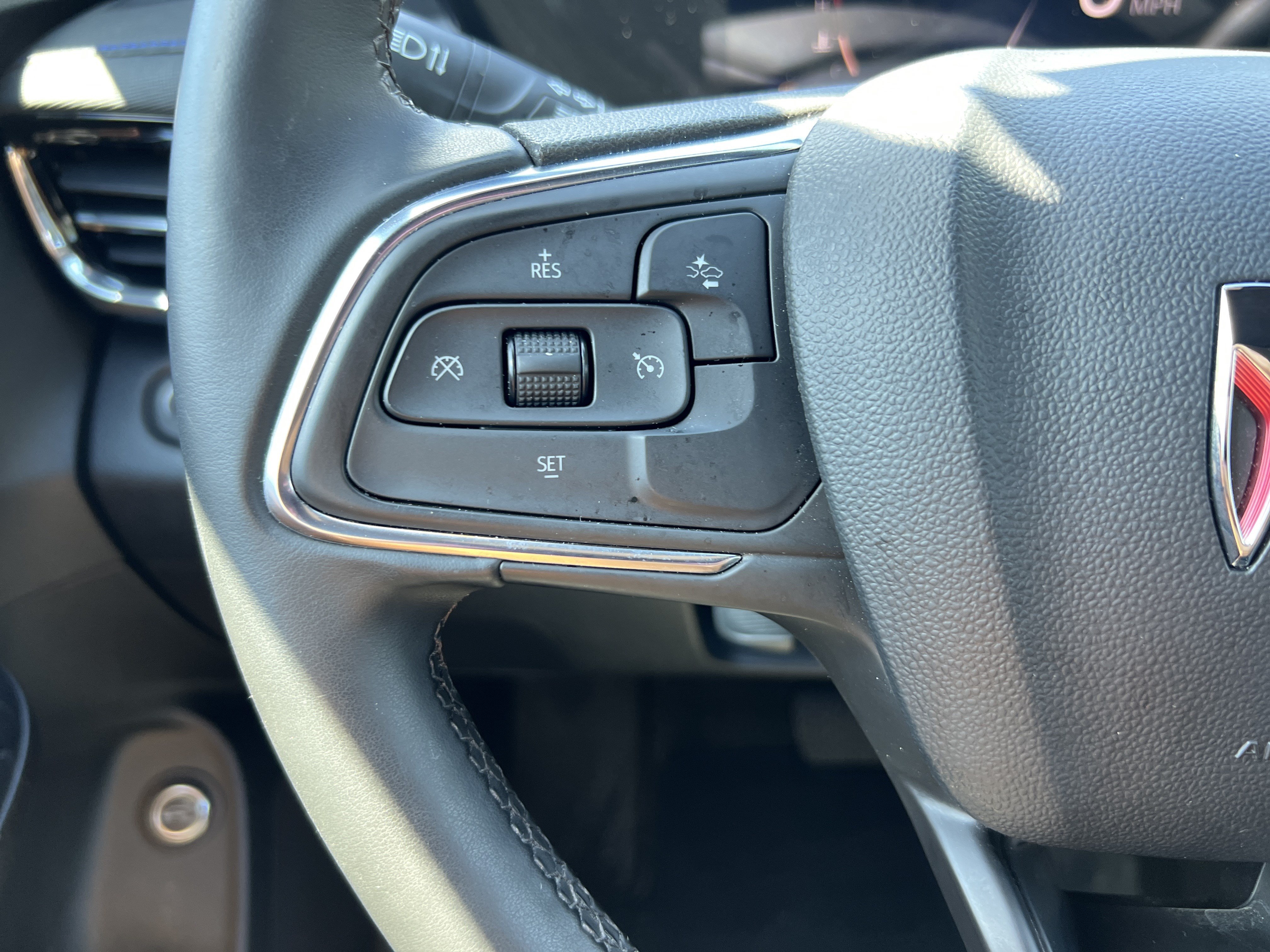 Used 2025 Buick Envista Sport Touring w/ Convenience II Package FWD image 19