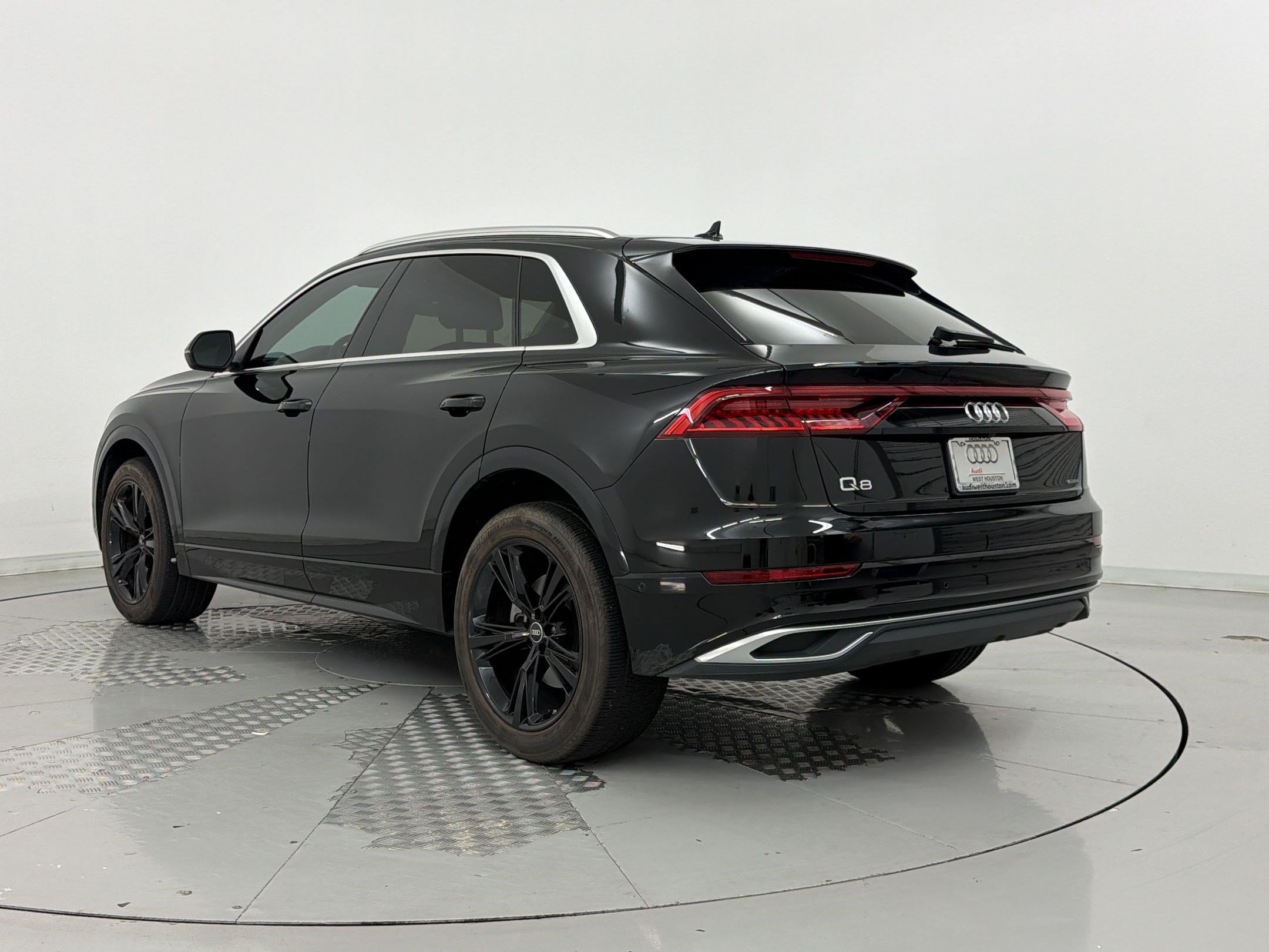 Used 2023 Audi Q8 Premium Plus w/ Premium Plus Package AWD/4WD image 3