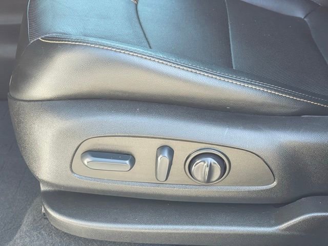 Used 2023 Chevrolet Equinox Premier AWD/4WD image 12