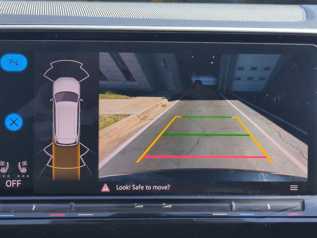 Used 2025 Volkswagen Atlas SE image 17