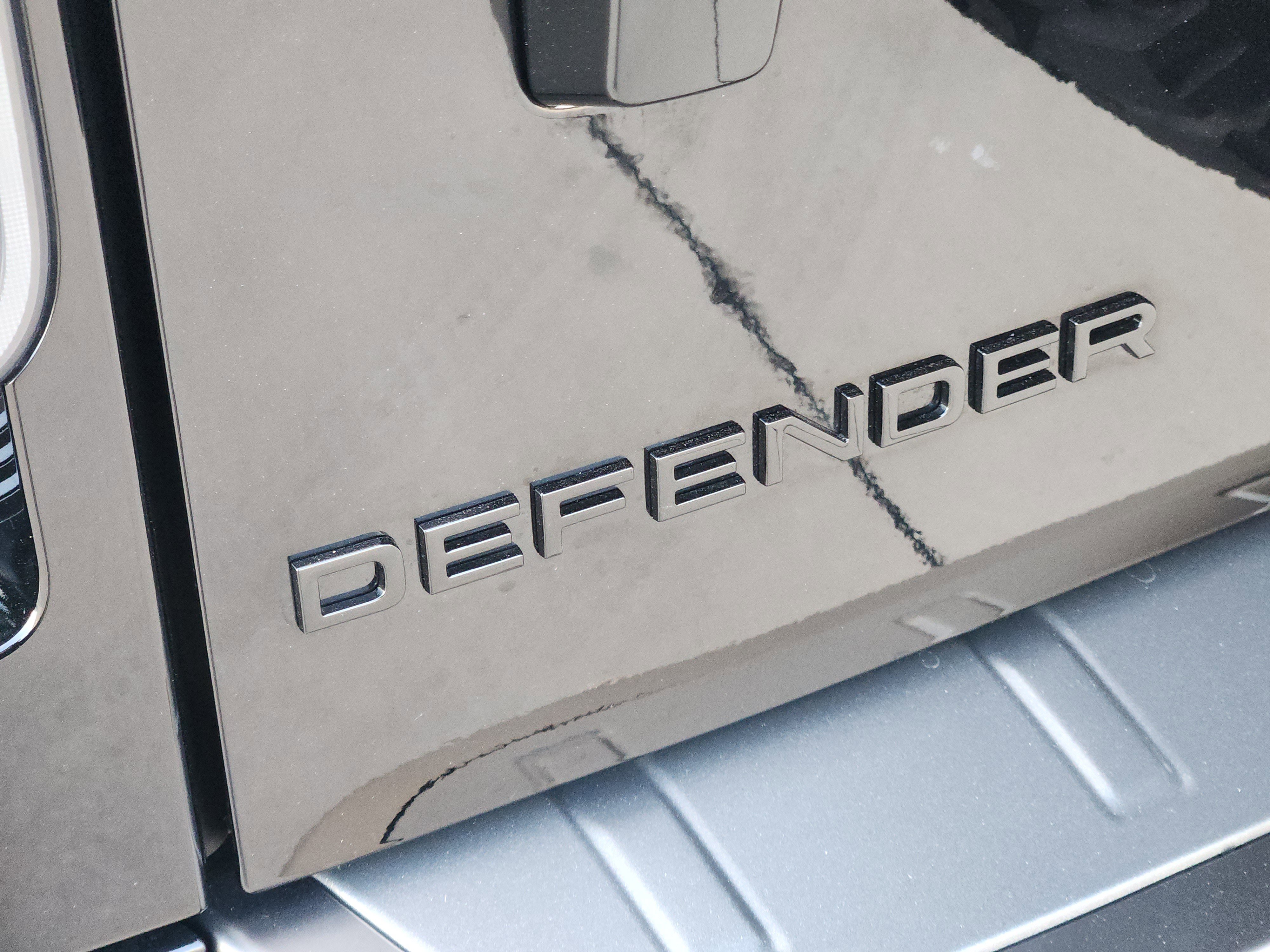 Certified 2025 Land Rover Defender 110 image 13