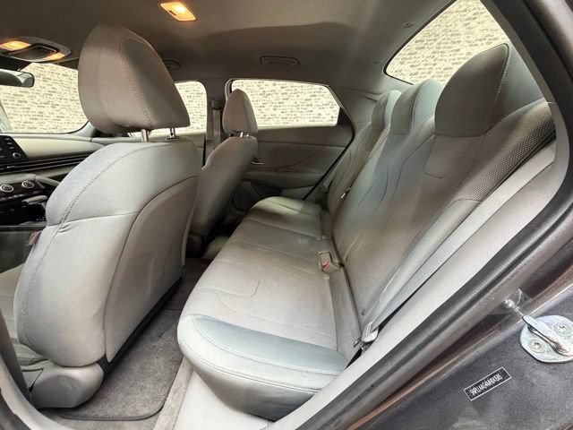 Used 2021 Hyundai Elantra SE FWD image 12
