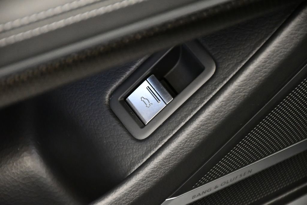 Used 2025 Audi S8 image 33