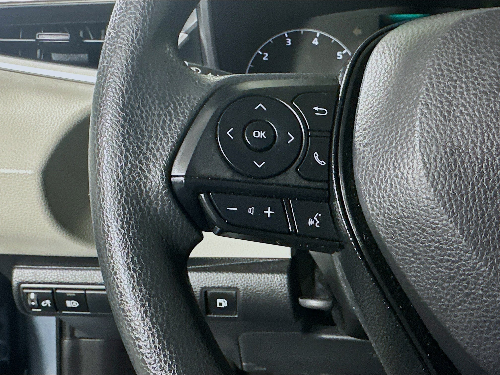 Used 2025 Toyota Corolla LE w/ LE Premium Package FWD image 16