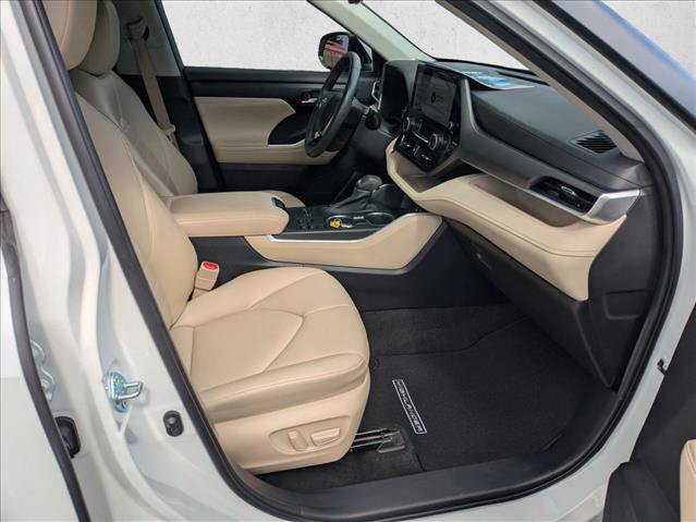 Used 2023 Toyota Highlander XLE FWD image 18