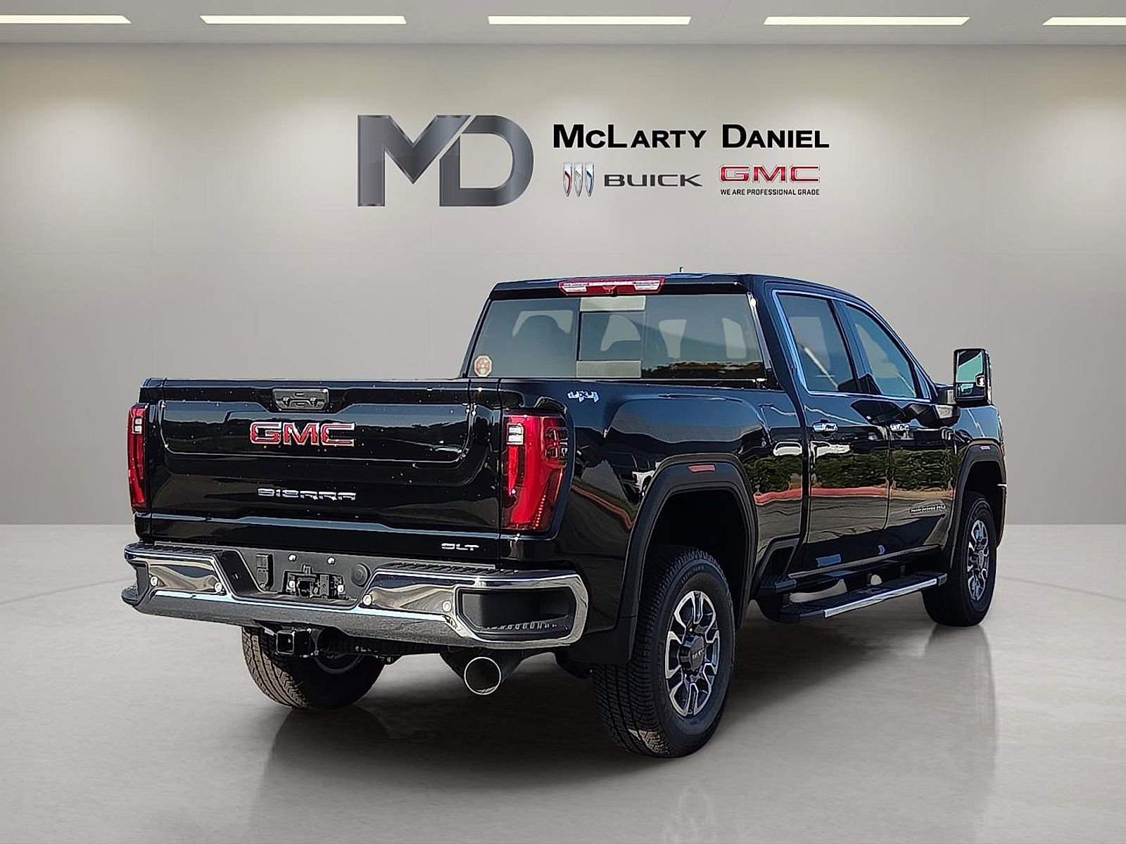 Used 2025 GMC Sierra 2500 SLT w/ SLT Convenience Package image 5