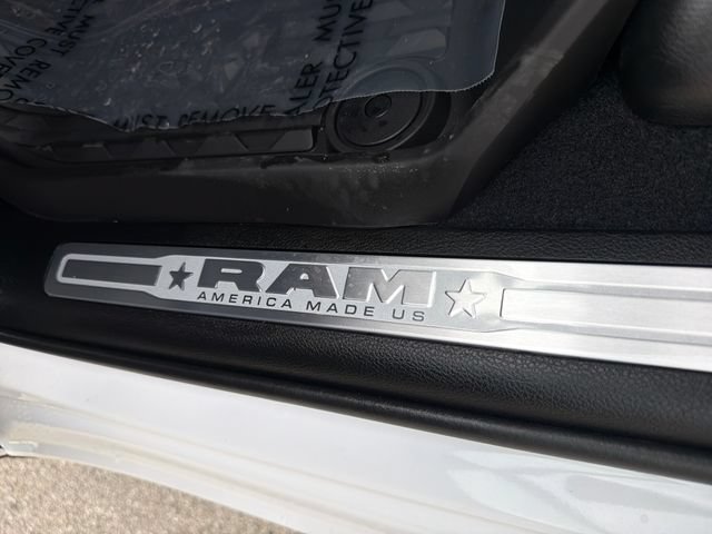 New 2026 RAM 1500 Laramie AWD/4WD image 12
