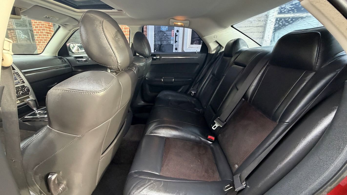 Used 2010 Chrysler 300 S image 10