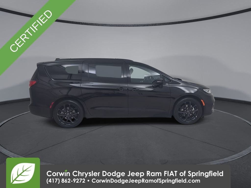 Certified 2025 Chrysler Pacifica Limited image 2