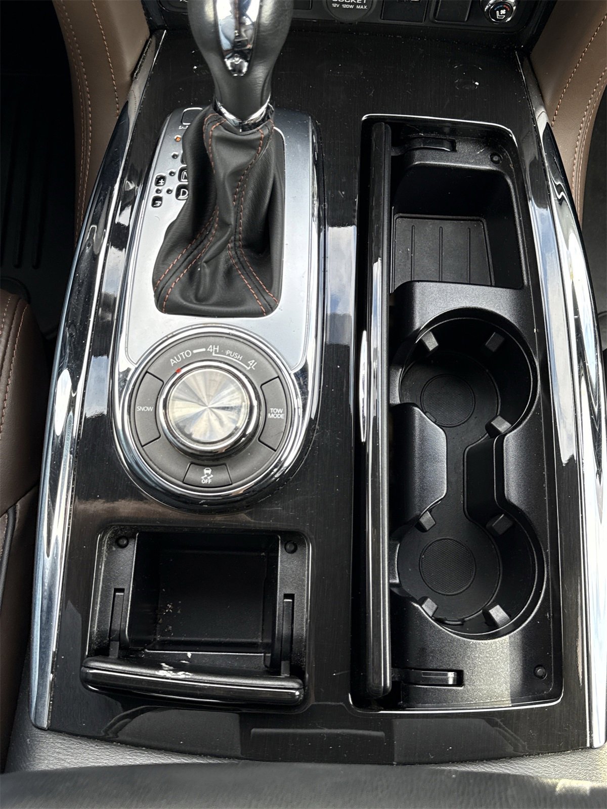 Used 2020 Nissan Armada Platinum w/ Platinum Reserve Package image 32